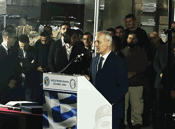 I-POASY-I-Thysía-tou-Giórgou-Lyngerídi-eínai-Fáros-1
