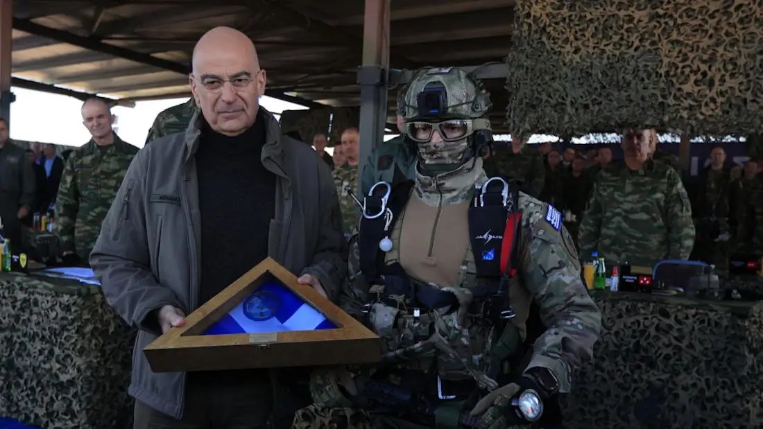 Stratiotikí Áskisi Aísios Oionós 25 I Elláda Eisérchetai sti Néa Epochí ton Drone