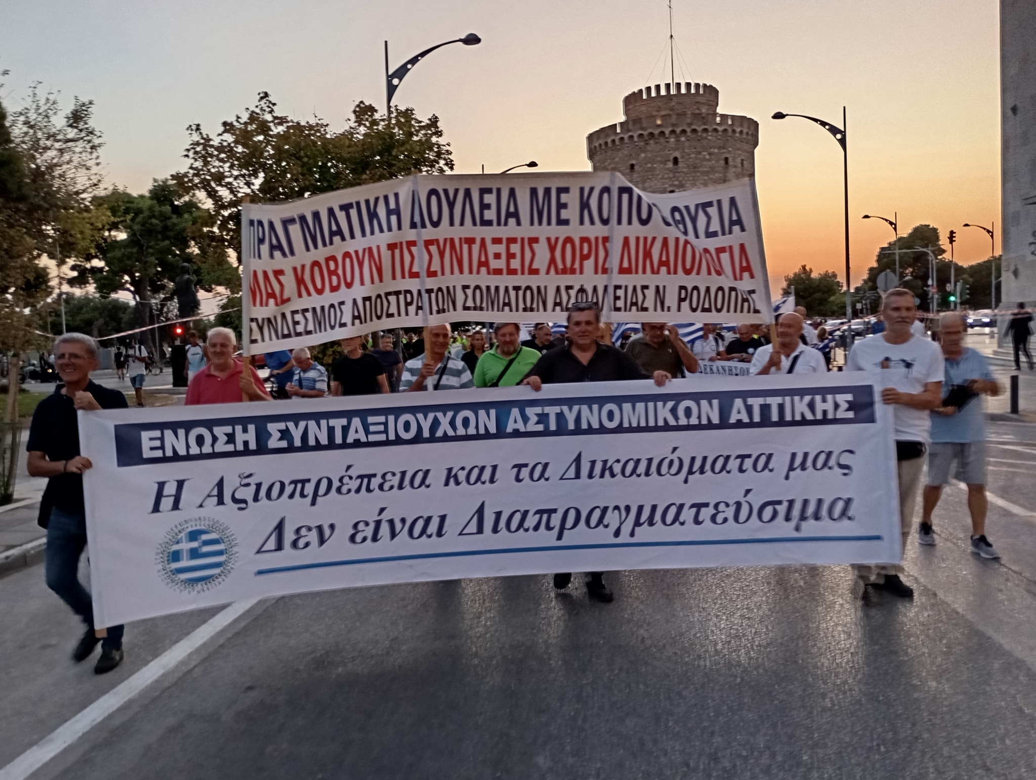 Sómata Asfáleias - Mazikí Kinitopoíisi gia Dikaiómata kai Axioprépeia stin DETH 4