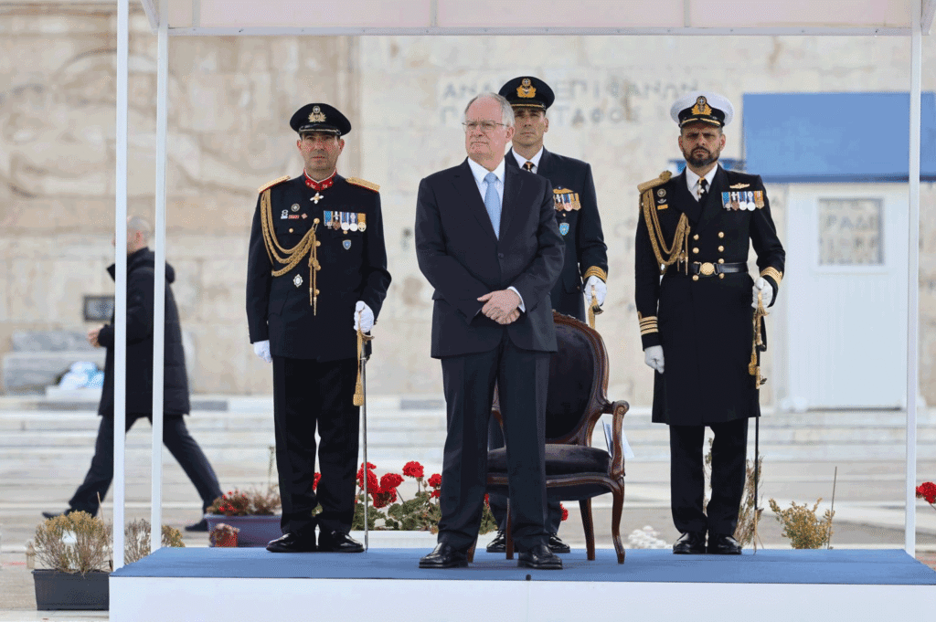 Megaleiódis-stratiotikí-parélasi-sto-kéntro-tis-Athínas-Mínyma-enótitas-apó-ton-Próedro-Tasoúla