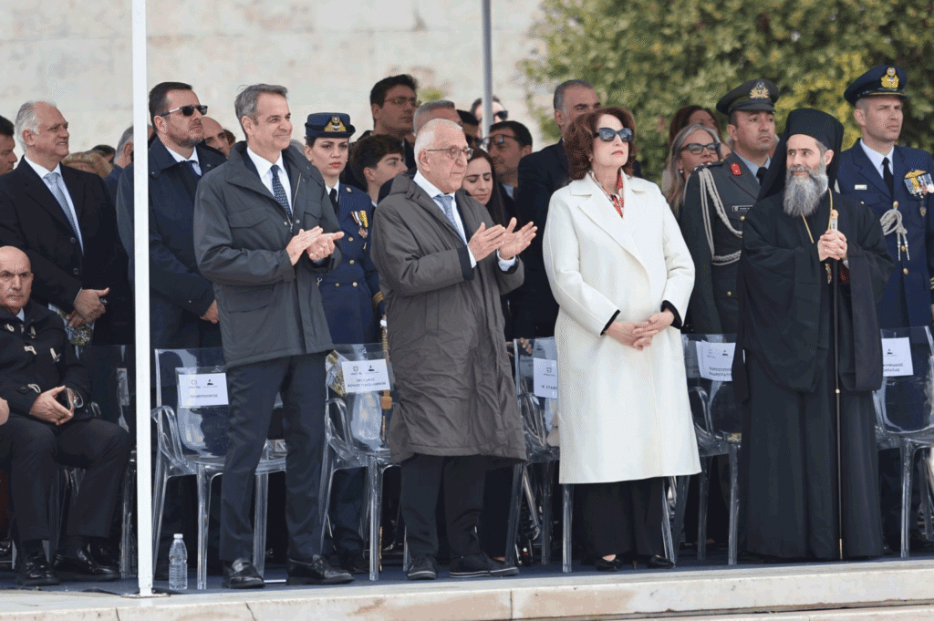 Megaleiódis-stratiotikí-parélasi-sto-kéntro-tis-Athínas-Mínyma-enótitas-apó-ton-Próedro-Tasoúla