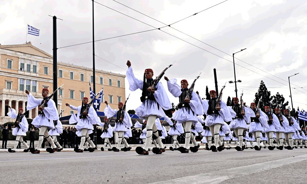 Megaleiódis stratiotikí parélasi sto kéntro tis Athínas – Mínyma enótitas apó ton Próedro Tasoúla