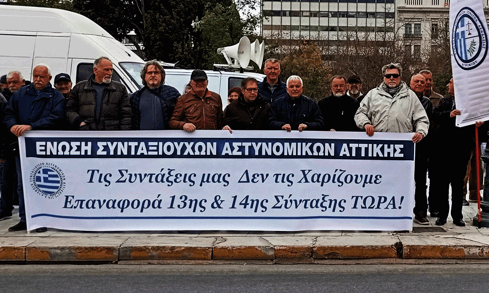 Oi syntaxioúchoi den siopoún – Mazikí synkéntrosi sto Sýntagma me epikefalís tous apóstratous astynomikoús