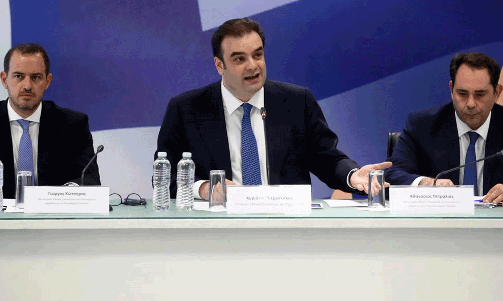 Kyriákos Pierrakákis Sta 300 evró i megalýteri eníschysi gia tous syntaxioúchous