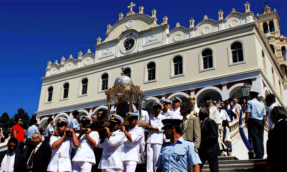 15 AVGOUSTOU I Tínos enónei Panagía kai Élli